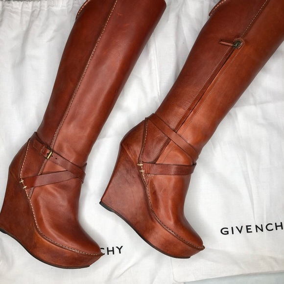 One of a kind Collection custom Givenchy - Picture 6 of 8